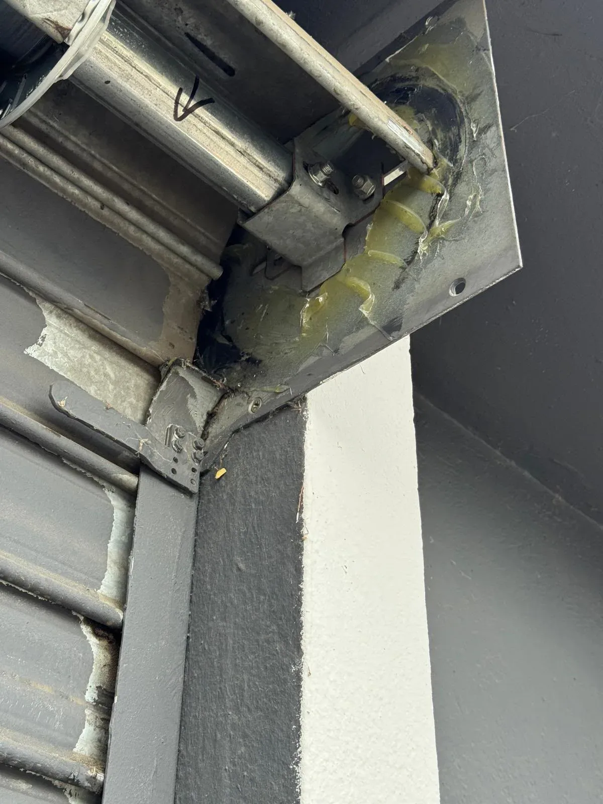 Entretien et maintenance de rideau métallique à Paris 11